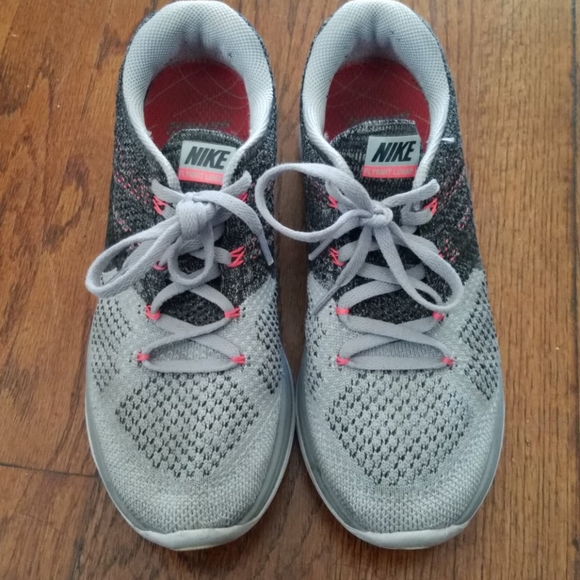 Nike shoes - Picture 5 of 6